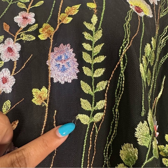 Caroline Rose Garden Walk Embroidered Floral Tunic Blouse Black Mesh Size Small - Picture 10 of 15